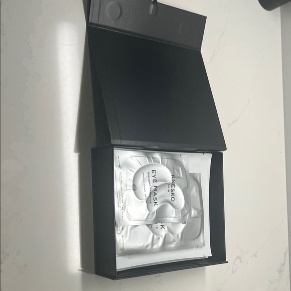 Silver Skincare Mask Set - Picture 6 of 7